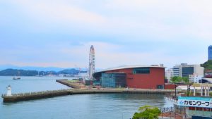 Acuario Kaikyokan (市立しものせき水族館 海響館)