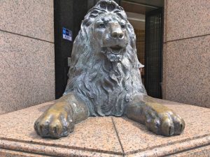 Escultura del leon Mitsukoshi (銀座ライオン像)