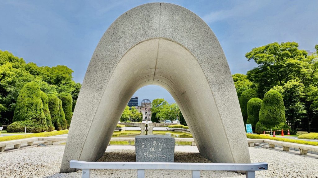Cenotafio de las Víctimas de Hiroshima (広島平和都市記念碑)