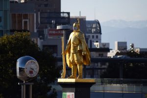 Estatua de Nobunaga Oda (黄金の織田信長公像)