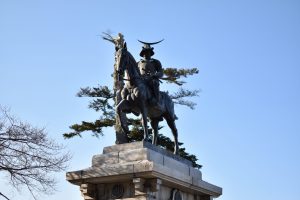 Escultura de Date Masamune (伊達政宗公騎馬像)
