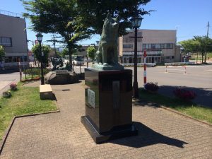 Estatua de Hachikō en Ōdate (忠犬ハチ公像)