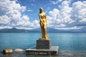 Estatua de Tatsuko (たつこ像)