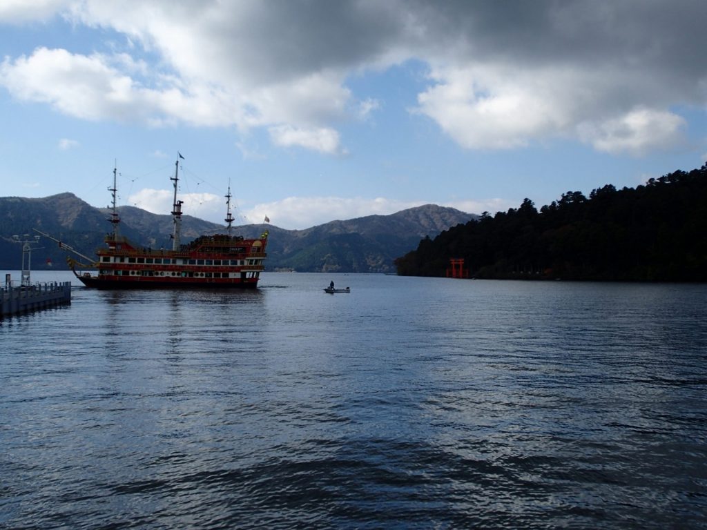 Barco pirata de Hakone (箱根海賊船)