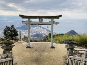 Gate in the Sky de Kan’onji (本宮鳥居)