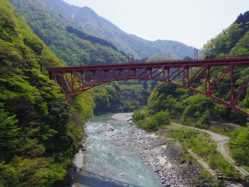 Kurobe Gorge Railway (黒部峡谷鉄道)
