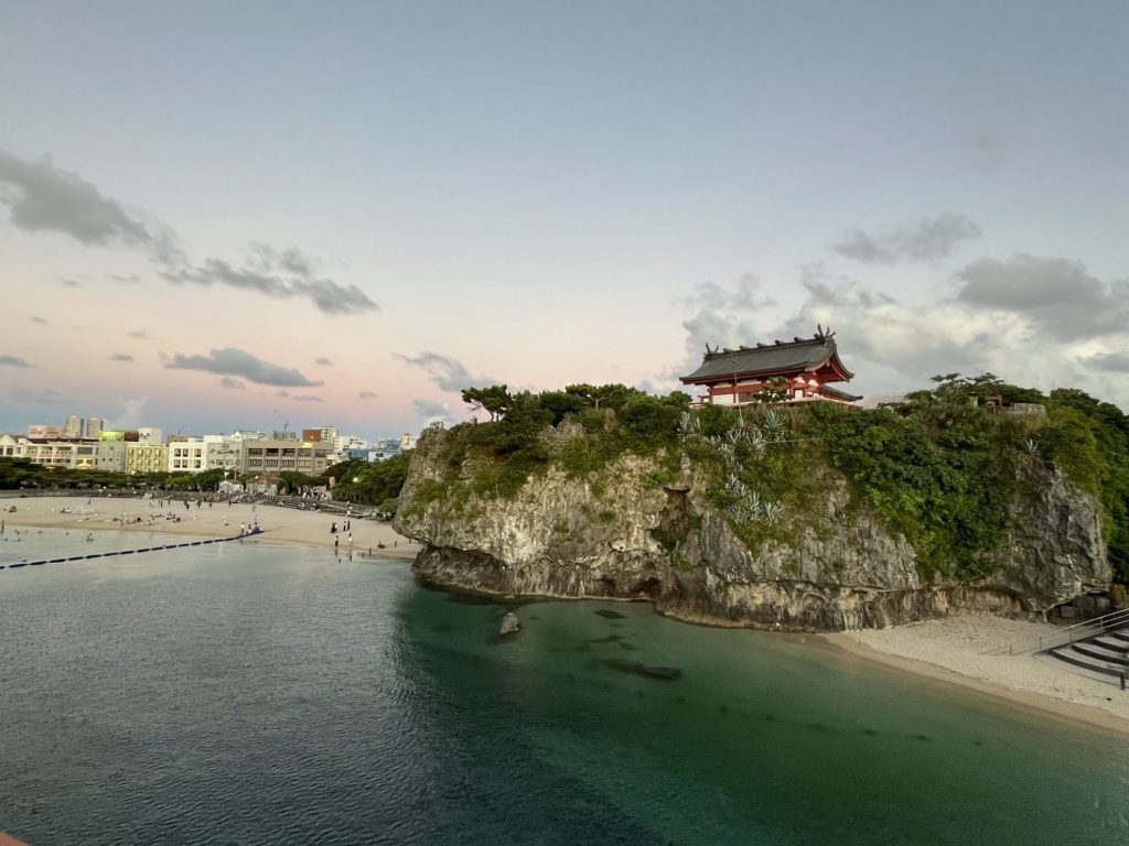 Santuario Okinawa (沖縄神社)