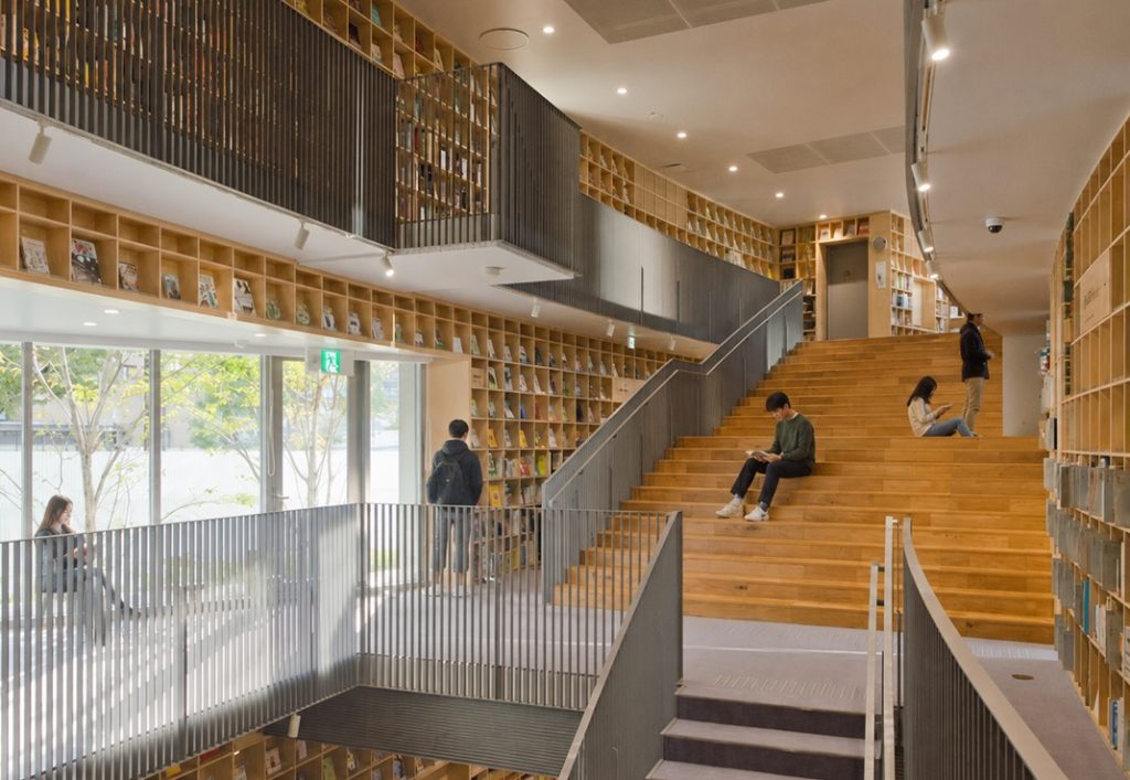 Bosque de libros infantiles de Nakanoshima (こども本の森 中之島)