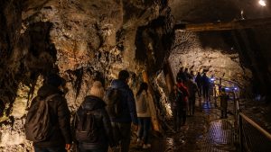 Cueva del viento Fugaku (富岳風穴)